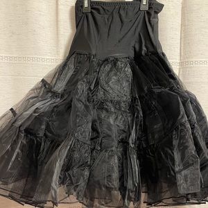 NWOT knee length small crinoline skirt black new